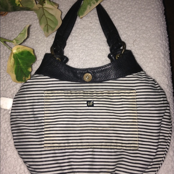 Gap - Picture 3 of 6